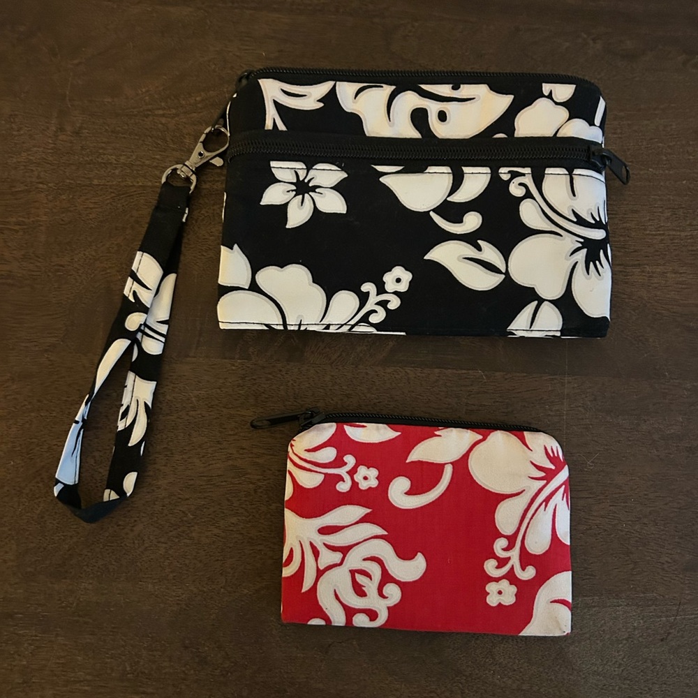 Hawaiian floral Black and Red Wristlet Set